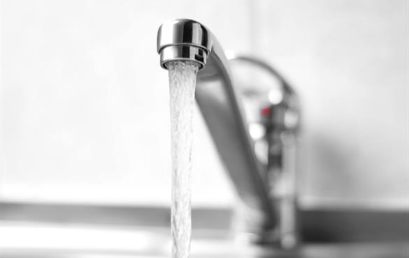Researchers at the McKelvey School of Engineering found that adding orthophosphate to a water supply before switching to chloramine from free chlorine can prevent lead contamination in some situations. (Image: Shutterstock)